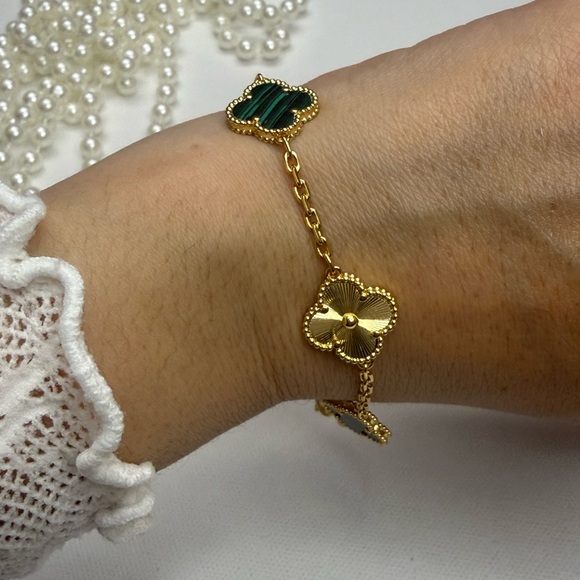Elegant Gold and Green Clover Bracelet - Picture 6 of 12